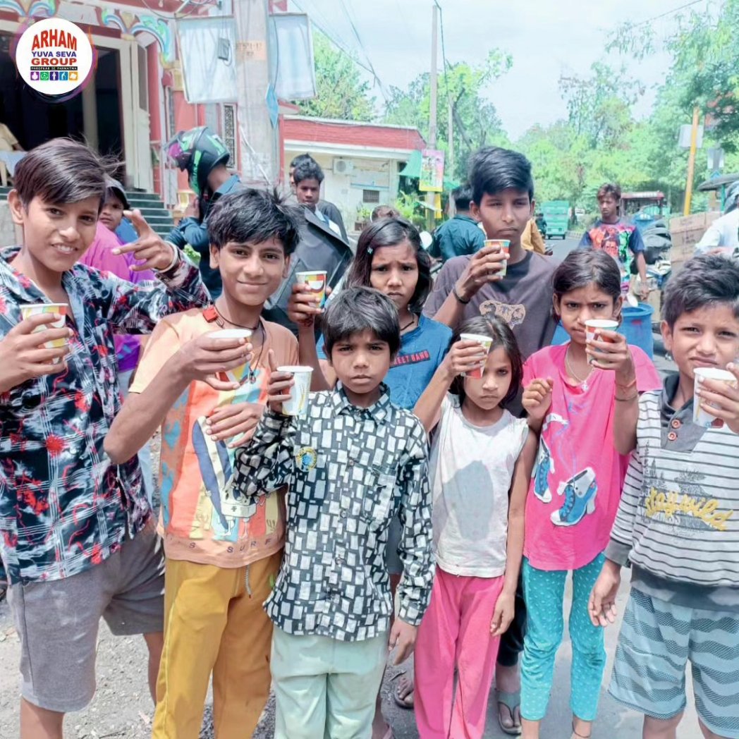 AYSGIndia's tweet photo. 1000 Ltrs Sugarcane Juice Distribution Drive in Delhi🥤🥤
📌 Pitampura, Shalimar Bagh, Uttam Nagar, Shakti Nagar, Rohini
DM to join us provide relief to many this Summer
#aysg #delhi #sugarcane #juice #beatingtheheat #summertimeheat #oneteamonedream #spreadingcoloursofhumanity https://t.co/adhAhlM4MT