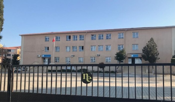 Tekirdağ Nurettin Ekmekçioğlu Ortaokulunda gururla okuduğum ismini okuluma vermiş olduğu Tekirdağ'li hayırsever işadamı Nurettin EKMEKÇİOĞLU'nun vefat haberini büyük üzüntüyle öğrenmiş bulunuyorum.
Mekânı cennet olsun
Allah rahmet eylesin...
Tüm sevenlerine başsağlığı diliyorum.