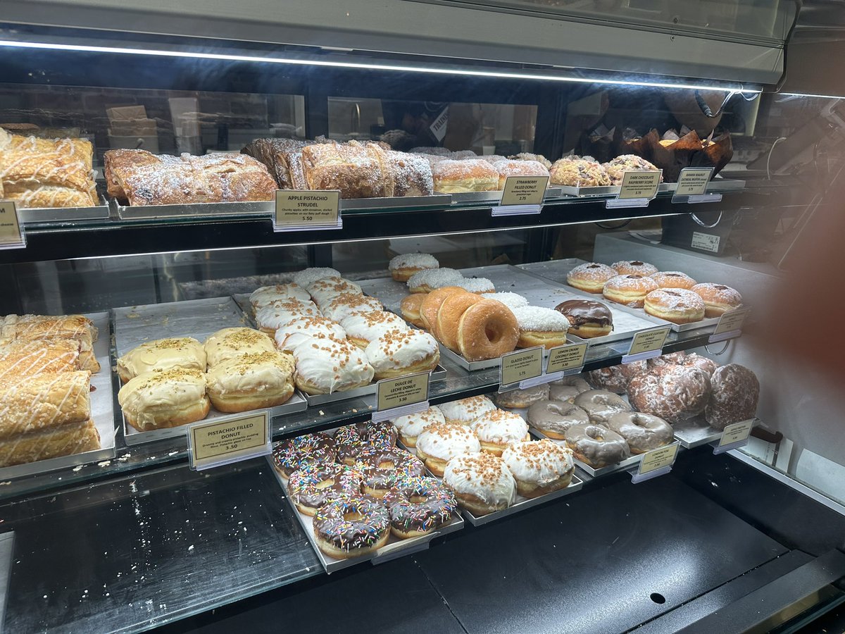 csantanapr's tweet image. #GitOpsCon peeps this place is open 24 hrs and the ☕ 🍩 🔥