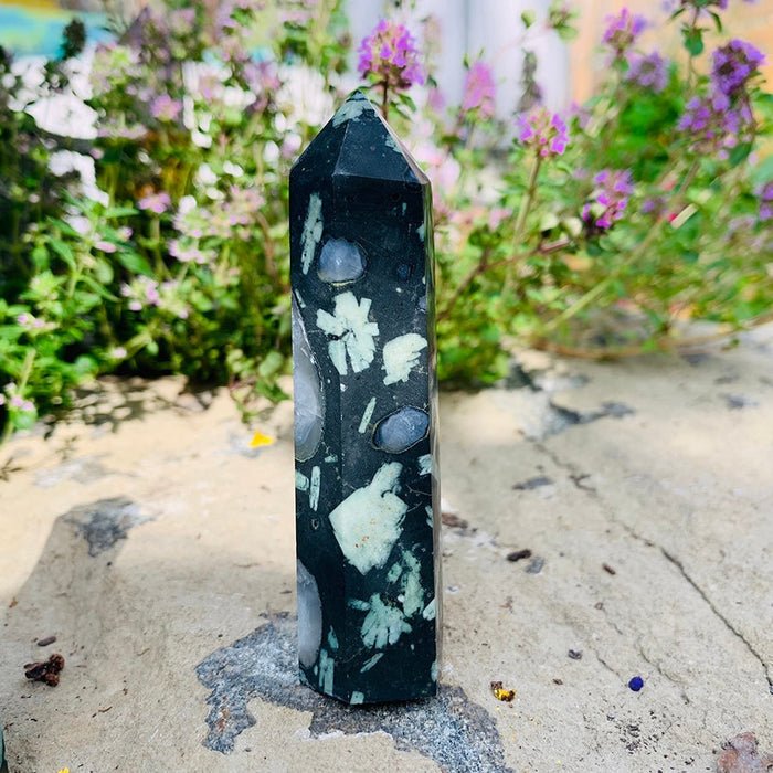 JewelryBKShop's tweet photo. Flower Quartz Point https://t.co/LCwxLypbYq 
#quartz #crystals #flower #stones #gems #gemstones #healing #peace #spirituality https://t.co/Q0xWm9tzsq