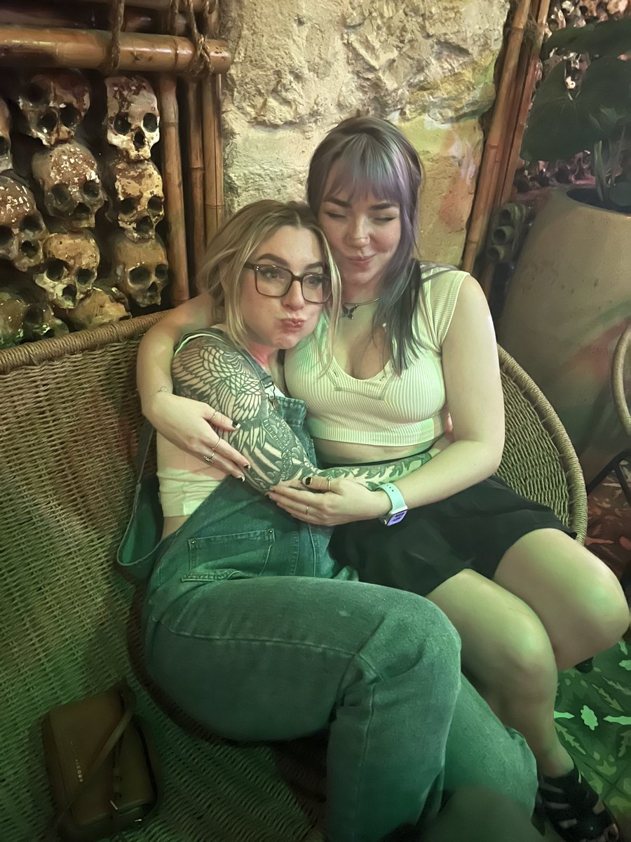 Taylien💫 on Twitter: "I GOT HER!!!!!!"