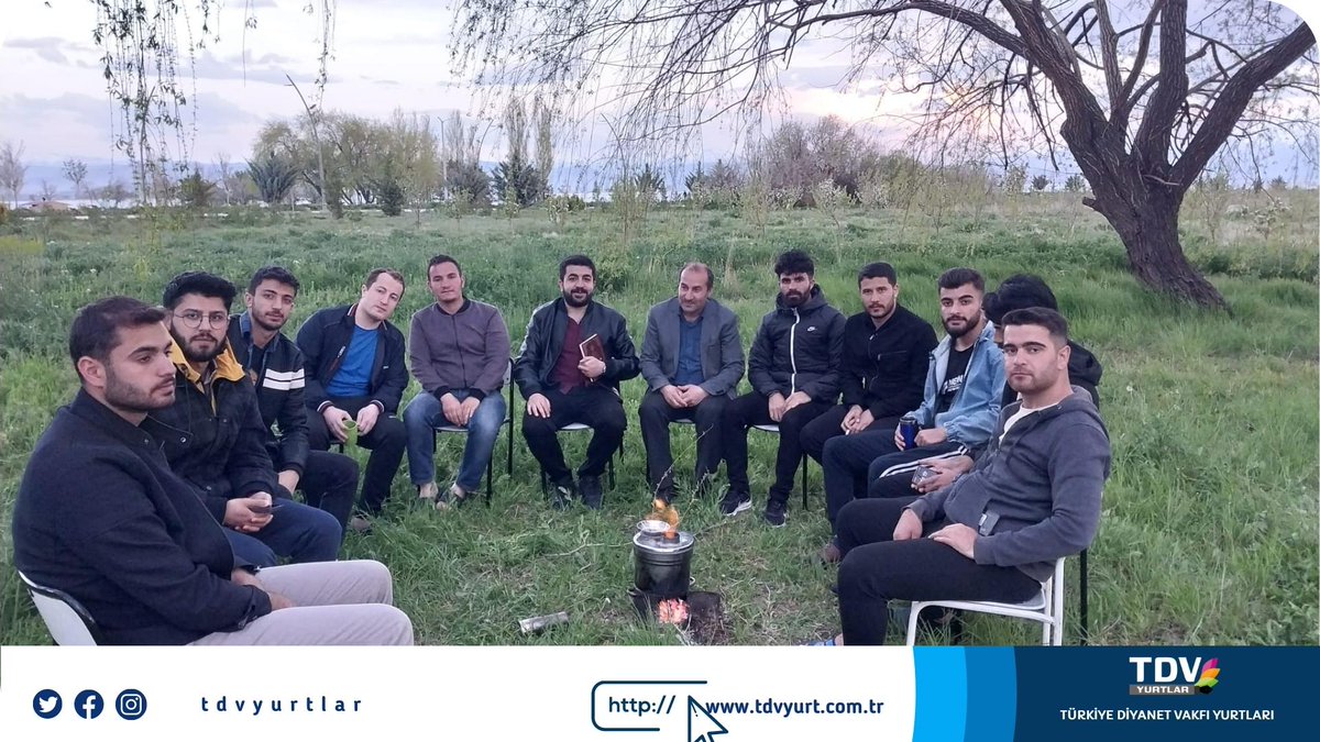 tdvyurtlar's tweet photo. 📍 Van Yükseköğrenim Erkek Öğrenci Yurdu

Manevi ve Sosyal Gelişim Topluluğu öncülüğünde haftalık düzenlenen "Tefsir" dersleri devam ediyor.

#SıcakBirYuva https://t.co/aFwtrRq4Pi