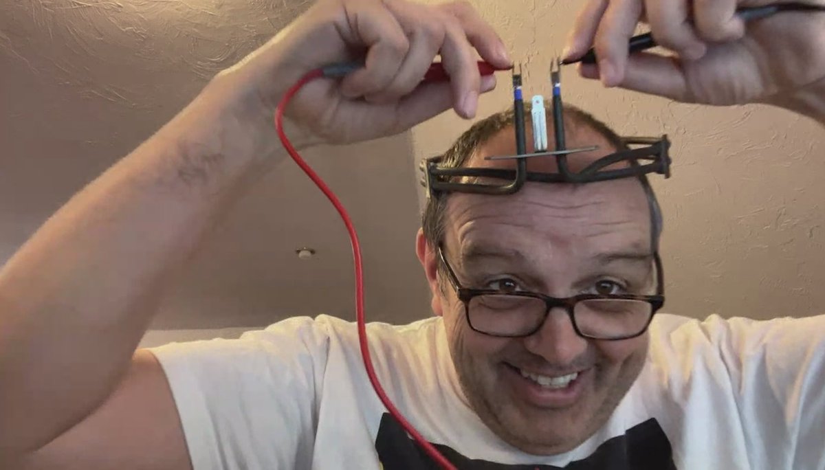 What on earth is happening with <a href="/SimonPickup/">Simon Pickup</a> live streaming on <a href="/HeckleApp/">Heckle App</a>: Heckle Daily Q&amp;A