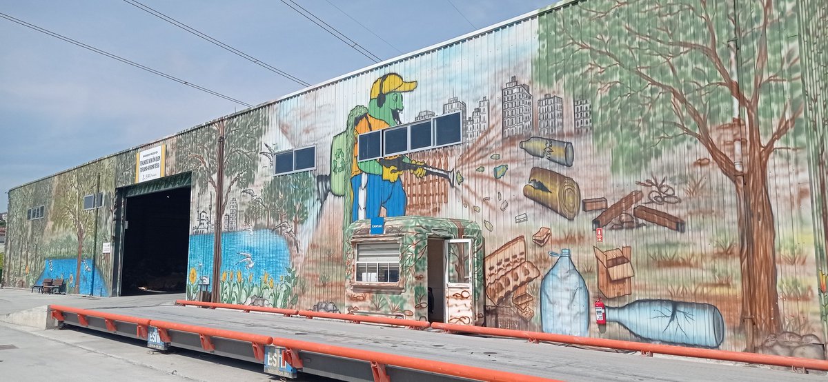 La mairie de Bahcesehir nous accueille très chaleureusement et nous montre ses actions pour lutter pour l'environnement. C'est la première mairie turque à avoir obtenu le premier prix européen sur ce thème !