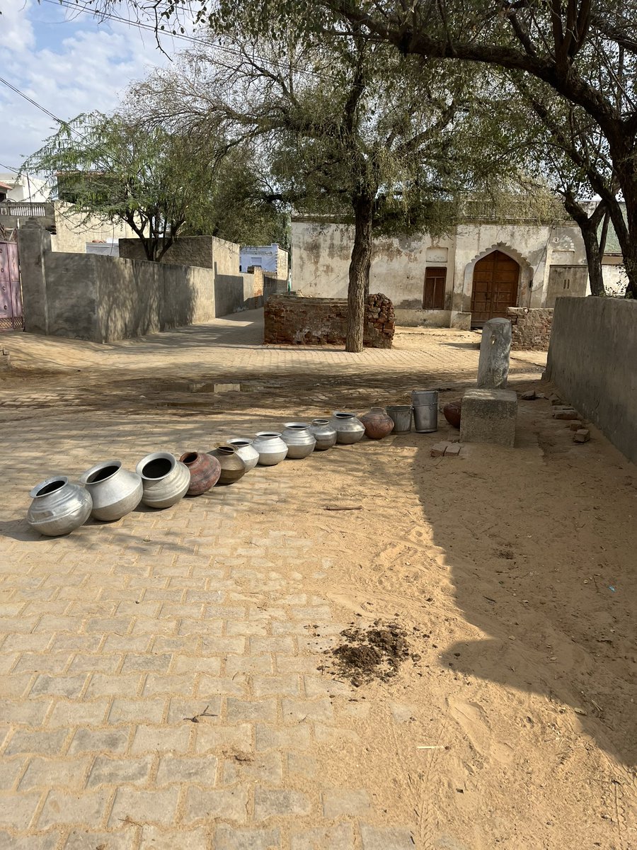 major_pawan's tweet image. This is just 30 meters from my house in my village,  people have to wait for hours and hours for a pot of drinking water. 

This is ironical that when one family is ruling churu from three decades and ppl don&apos;t even have access for drinking water 

This picture is taken 10 days…
