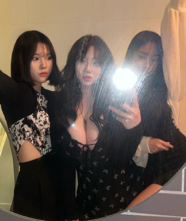 MonroeJacob9's tweet photo. 今天下午约了5人局 两男三女 三个女生都是双性恋 晚上会拍视频 想看的点赞 明后天会发给大家 #多人 #群p #双飞 https://t.co/aYYT3gPSU1