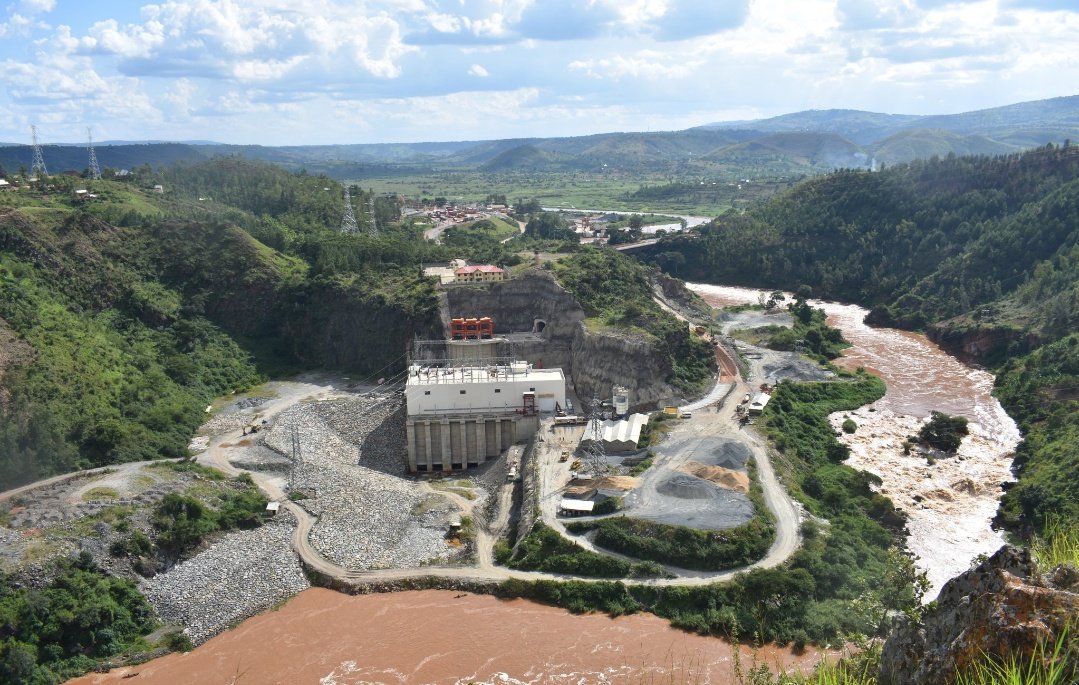 RYVCPWestern's tweet photo. Kuko u Rwanda Rukwiye Ibyiza HE @PaulKagame imvugo ye niyo ngiro abaturage ba @KireheDistrict N'igihugu Muri rusange turimubyishimo nyuma yaho #Isumo rya #Rusumo ribyajwe umuriro w'amashanyarazi ,kubaka ururuganda bigeze Ku kigero cya 99%.Tubivuga Tubikora @NzirabatinyaMo4 https://t.co/X23hepuDpi