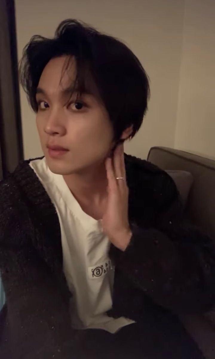 haechan pics tweet media