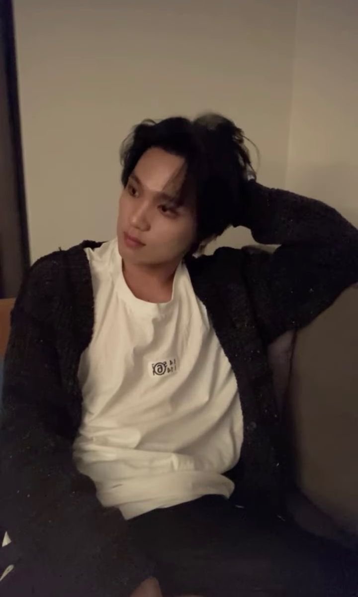 haechan pics tweet media