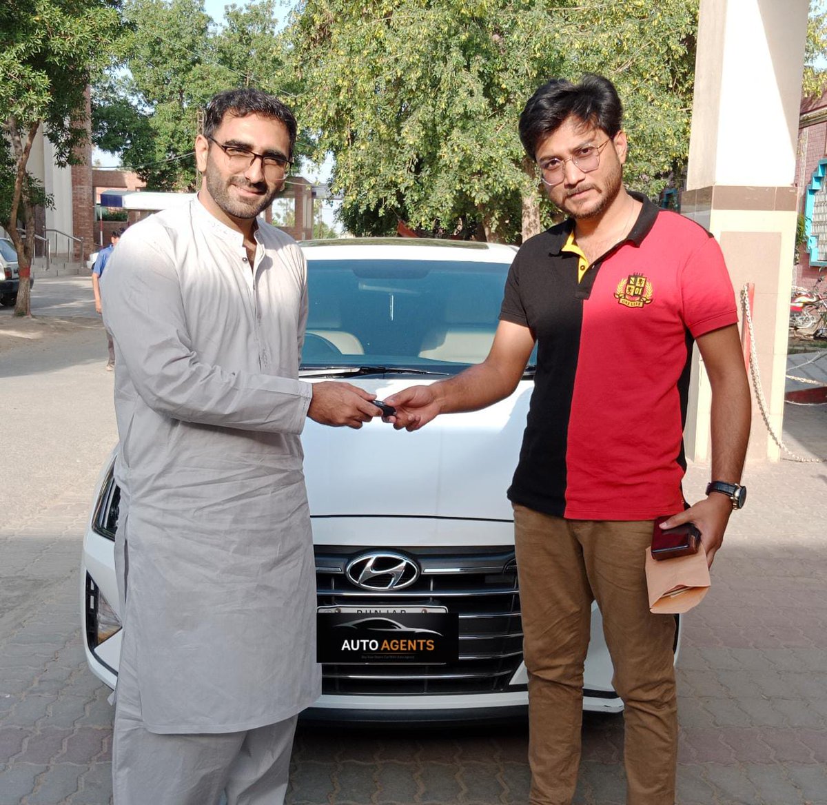 AgentsAuto's tweet photo. Congratulations Mr. Shaharyar Saleem for your new ride!
We provide 100% secure &amp; hassle free selling &amp; buying services of cars!

#BuyForYou Service (BFU)
Call us on: 0344-1042043

#AutoAgents | #TheAutoGuiders | #Pakistan https://t.co/IVrD9TjWAc