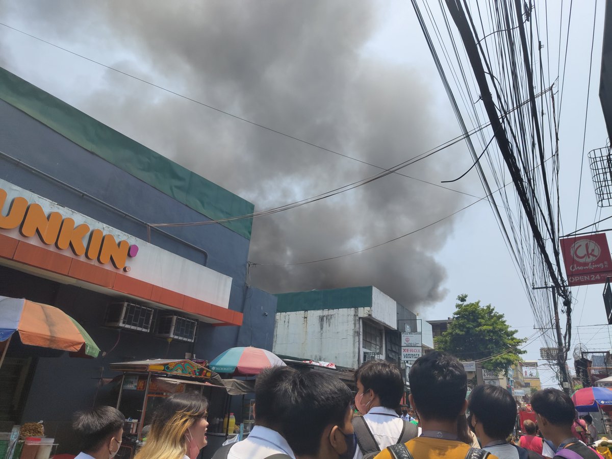 donking123's tweet photo. @YouScoop Residential fire at A. Santiago St., Sipac-Almacen, Navotas City. Raised to 3rd alarm as per BFP at 12:17 PM. Now fire under control. https://t.co/qye9xf32tM
