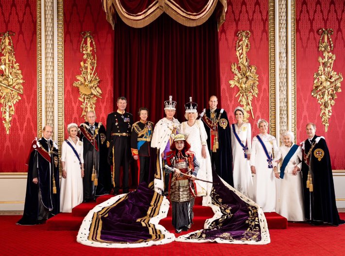 The official Royal Family photo with the lady guard.