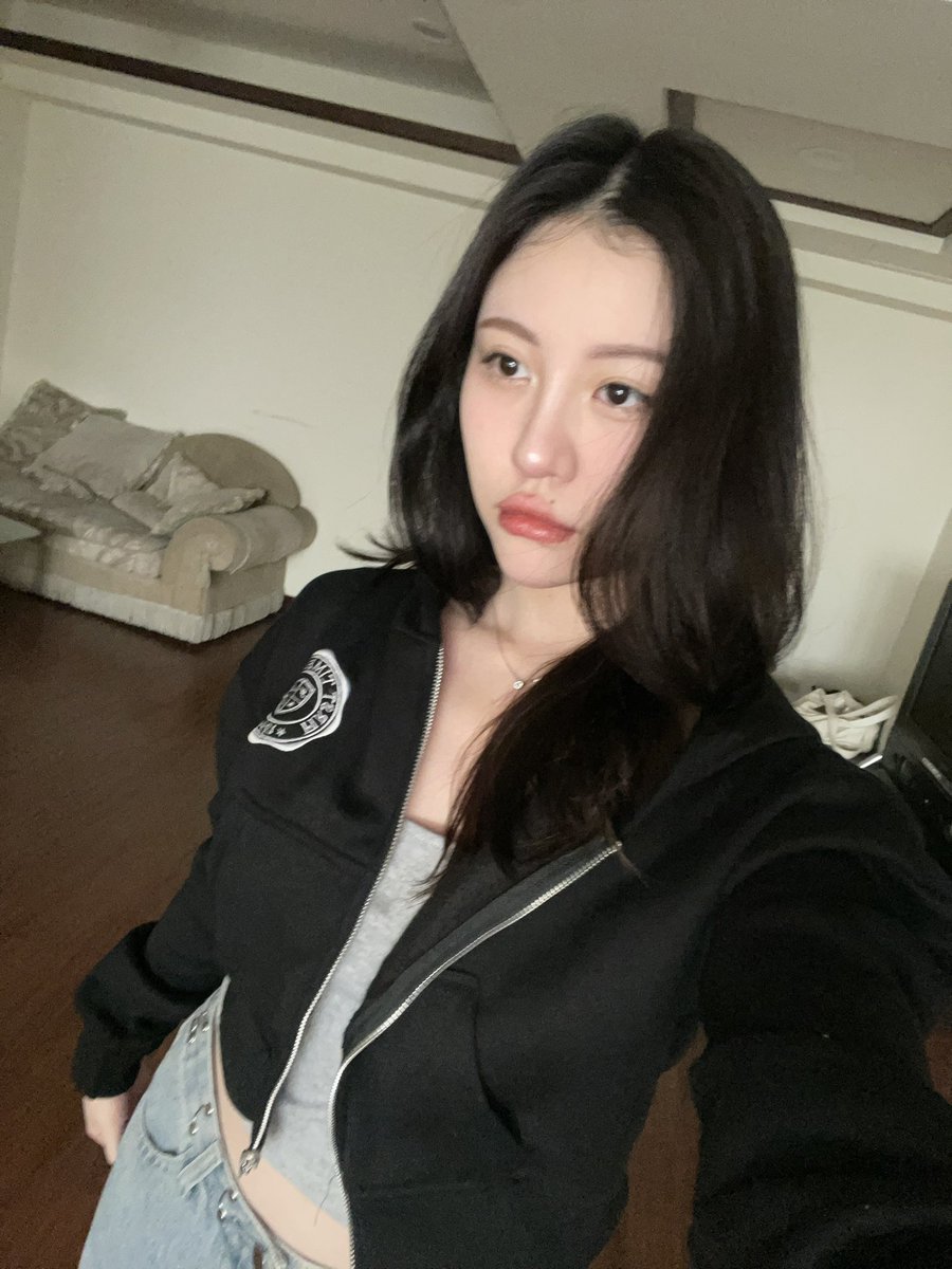 Aurelia Vizal on Twitter "Someone just sent me a death threat on dm slay"