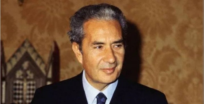 RaffaeleFitto's tweet photo. Il #9maggio1978 Aldo #Moro veniva barbaramente ucciso dalle Brigate Rosse, segnando uno dei momenti più dolorosi e difficili della Repubblica.  
Il suo pensiero, le sue idee, la sua visione, e il suo senso dello Stato restano ancora oggi un insegnamento e una guida per tutti noi. https://t.co/PnSnp7fSxJ