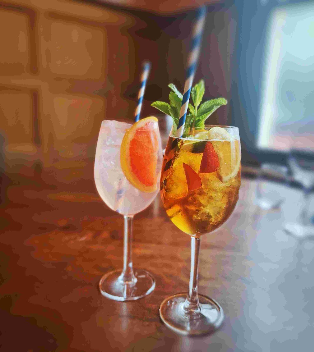 Have you tasted any of our summer spritzes yet? There's so many to choose from - all deliciously boozy. Perfect to enjoy inside with a meal or out on the heath in the sun ☀. Come on and try a couple today!

#hareandbillet #blackheath #gastropub #londonpub #pubvibes #publife #pub