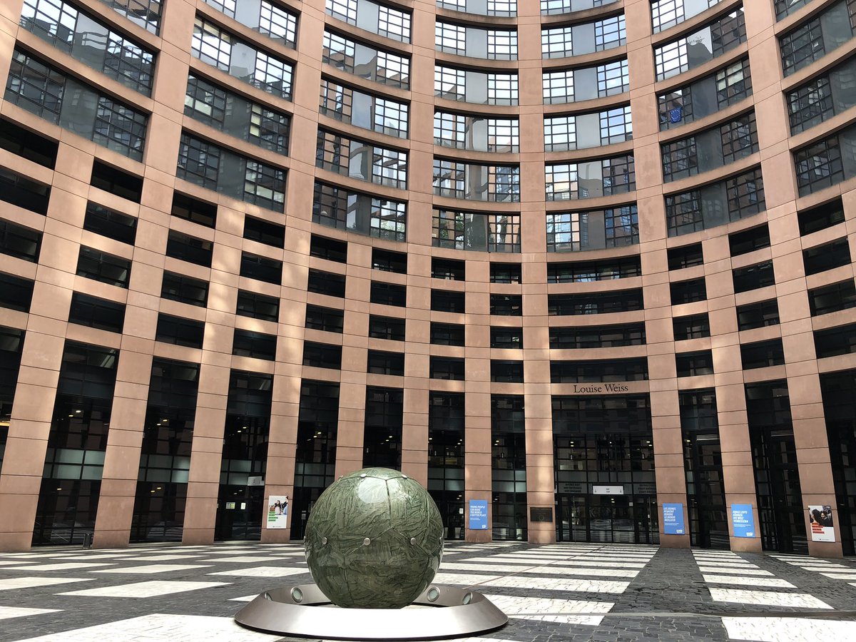lpaulmard's tweet photo. 🇪🇺 Belle #JournéeDeLEurope / #EuropeDay2023 à toutes et tous. 

La semaine dernière, j’ai pu découvrir le @PEStrasbourg 👉 Une expérience enrichissante pour comprendre l’importance des institutions européennes dans notre vie quotidienne. https://t.co/lDUGolgIvJ