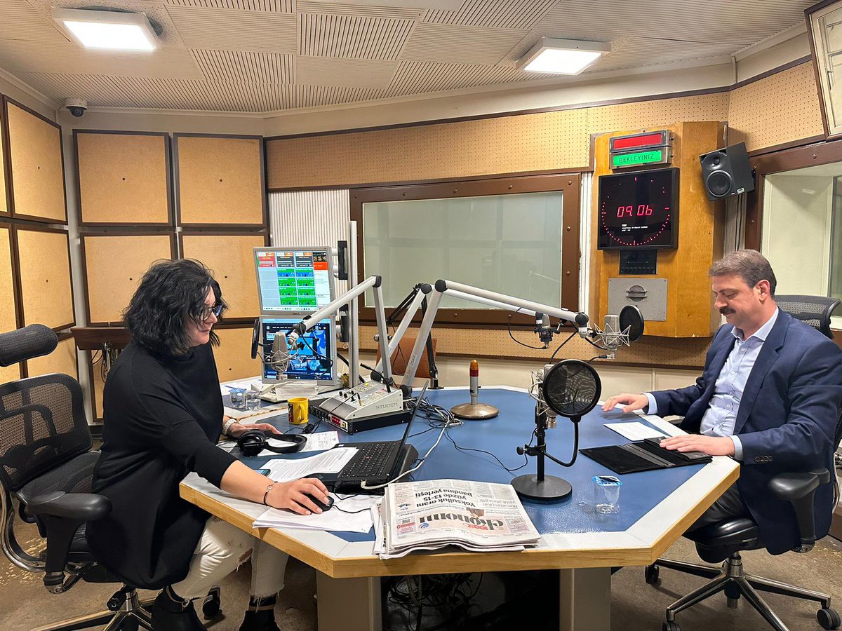 VakiflarGM's tweet photo. Genel Müdürümüz Sayın Sinan Aksu'nun canlı yayın konuğu olacağı TRT Radyo Gündem Programını aşağıdaki link üzerinden dinleyebilirsiniz.

⬇️

https://t.co/WCGW29aJ1D

#EmanetinElçileri
#TürkiyeYüzyılı
#VakıfHaftası
#VakıfHaftasıKutluOlsun https://t.co/r07LrfCOzC