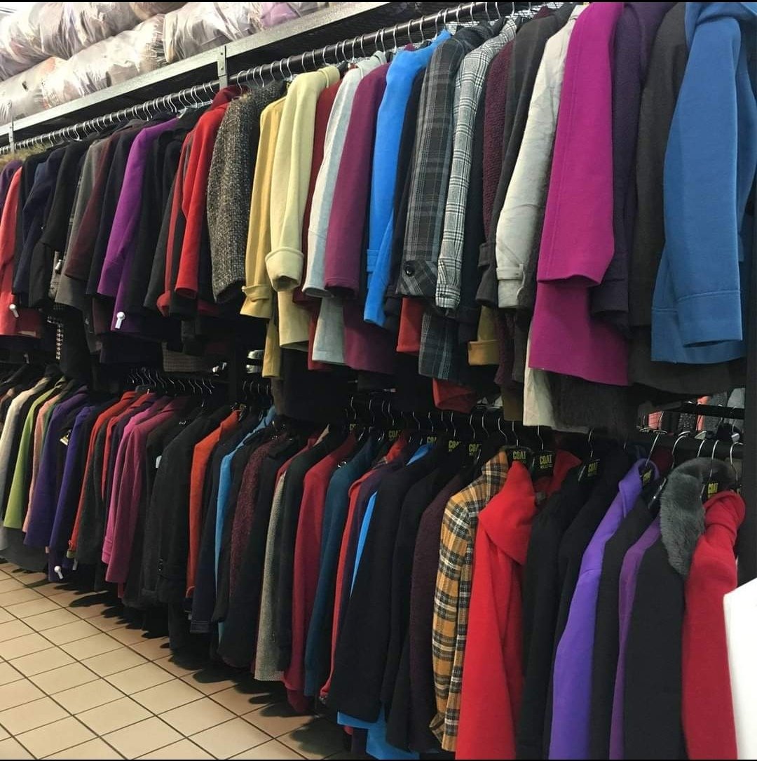 coach_lauram's tweet photo. I'm back with another plug 🔌

Winter is here. Run to COAT CORNER 97 princes avenue, Benoni. They have coats for kids, men and women at a very low price.

You can even buy bales to resell. The have other branches but Benoni is the biggest.

https://t.co/ncYtuwRgBW
0118454768 https://t.co/wPBiR25BEJ