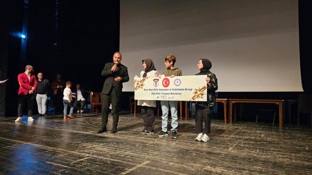 📍Küçükçekmece | #BizVarız

3.Bölge Milletvekili Adayı Bayram Karacan ve ilçe yönetimimizle birlikte Sefaköy Kültür ve Sanat Merkezinde Kerer Köyü Derneği’nin ortaokul ve lise öğrencileri arasında düzenlenen bilgi yarışmasına katılım sağladık. #büyükbirlikpartisi

#cemözel