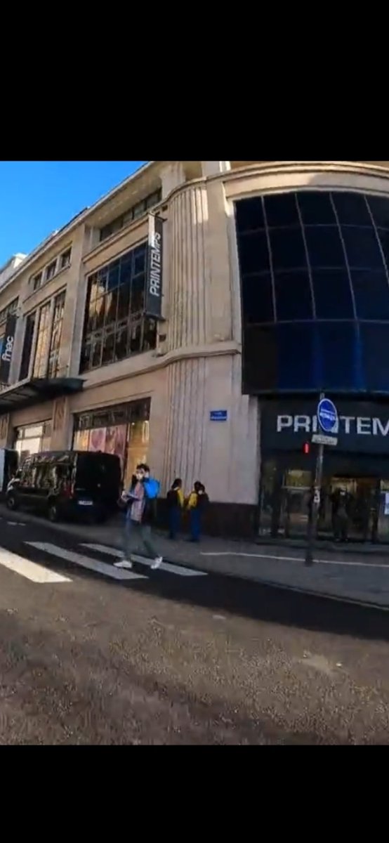 zipholo's tweet photo. @jansenluc4 Bonjour, 
En regardant votre vidéo j'ai pourtant l'impression que ce piéton s'engage lorsque son signal est encore au vert, il passe au rouge après son engagement. Du moins c'est ce qu'il me semble. https://t.co/4oJbHndtru