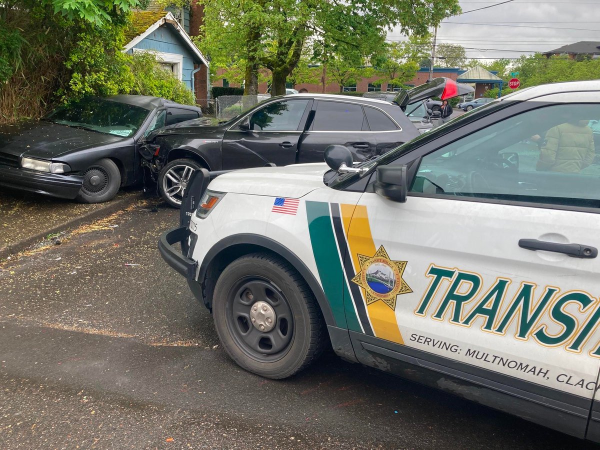 Cra5hD0wn321 on Twitter "RT MrAndyNgo Portland Police made dramatic