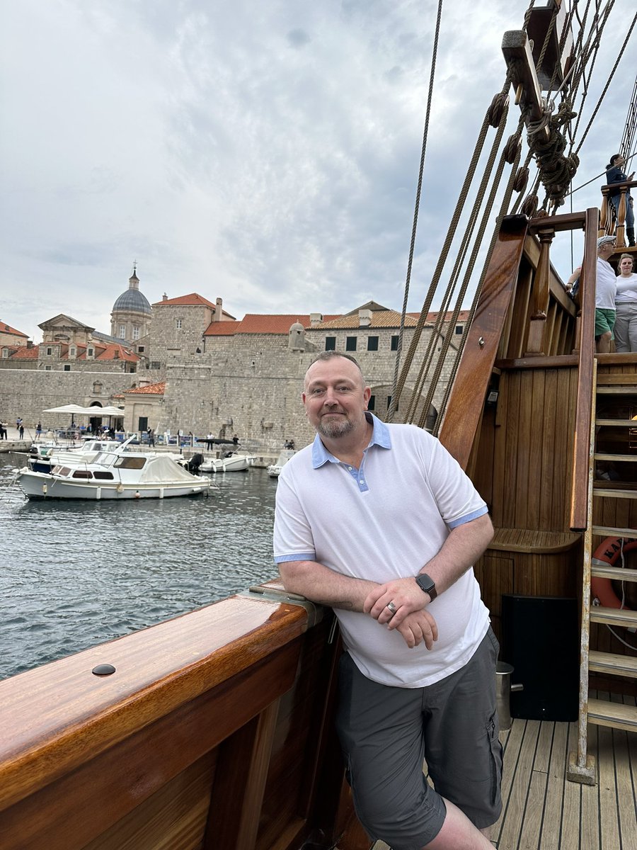LisaBee17's tweet photo. Pirate ship is RogmeisterDad’s @Dasvadervan’s new favourite way to travel 😂⚓️🗡️ https://t.co/Jw4Q5WnN9k