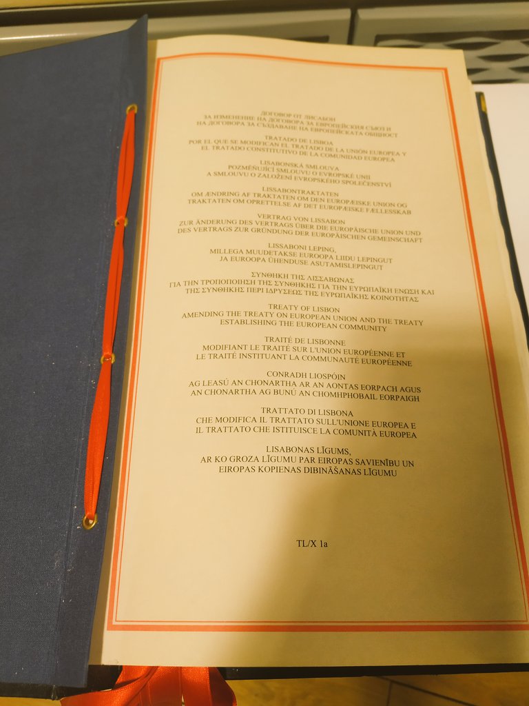 MariaCastilloCm's tweet photo. Today we celebrate the 73 anniversary of Robert Schuman's most well-known Declaration: It proposed the creation of a European Coal and Steel Community, which led to current #EU. In the picture the latest modification of the founding Treaties: the Treaty of Lisbon #Schumanday https://t.co/YP335eqzdK