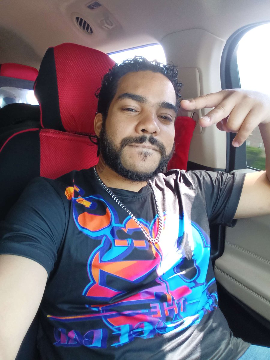 MohJoZoJo's tweet photo. tkb merch now available @theboukh @tkbgaming2023
@yeahhdezzttv #smallstreamers #discord #tkbpodcast #theknowledgebar https://t.co/KEtceturxd