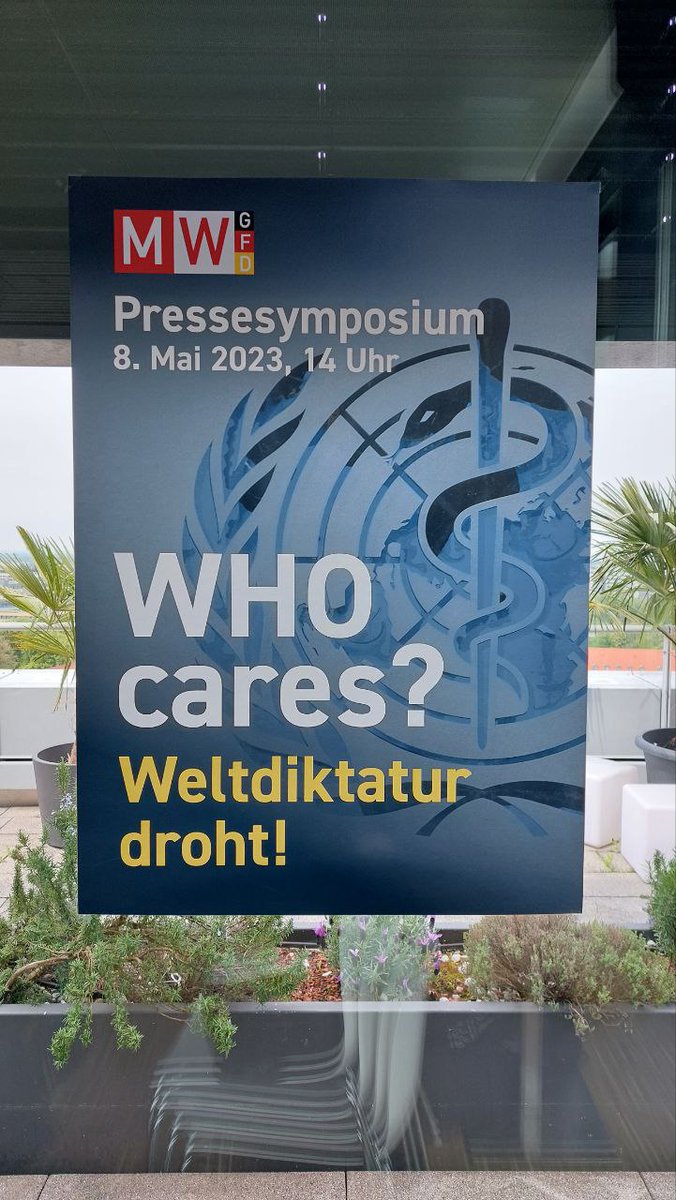 Infoticker_PA's tweet image. Läuft beim ehem. thüringer LKA Präsident aka der Schwurbler im Bayerischen Wald, Uwe Kranz. Gestern, *zufällig* am 8. Mai noch bei einer #MWGFD PK in #München gegen die "Weltdiktatur", im Herbst beim Schwurbelkongress des #Regentreff -  Beim LKA war er wohl weniger erfolgreich.