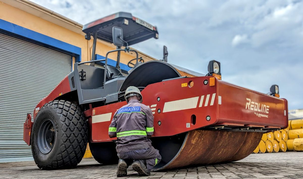 VictoriaEquipm1's tweet photo. "Ensuring Quality Every Step of the Way: Our engineer meticulously inspecting a Dynapac roller, guaranteeing excellence before delivery to our valued customer."
#ProudToPerform #DynapacRoller #DRS120D https://t.co/5srumu6pKH