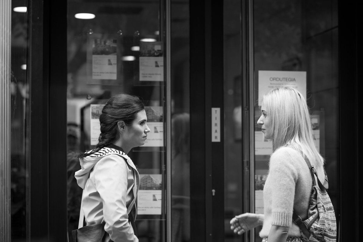 Romántica. Desesperada a ratos. Así es #LaQuietudEnLaTormenta, la primera película de #AlbertoGastesi. Un piso en venta es escenario del reencuentro de dos treintañeros que tuvieron una relación en el pasado. Y ello les lleva a hacer balance de sus vidas:

aisge.es/los-estrenos-d…