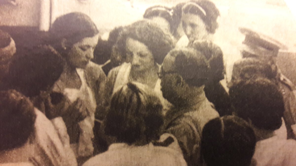 Barcelona, 9 d’agost de 1936. Infermeres allistant-se com a sanitàries al buc hospital “Marqués de Comillas” per participar en l’expedició del capità Bayo cap a Mallorca per combatre l’aixecament feixista.
Foto Badosa
#MilíciesAntifeixistes 
facebook.com/BarcelonaAnysT…