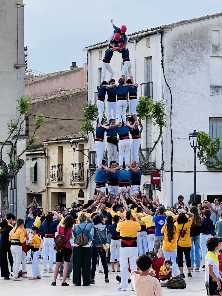 Mediona matina amb els 7 pisos.
▶️ La progressió dels #Castellers <a href="/DeMediona/">Castellers de Mediona</a>, nascuts el 2017, és cada cop més rellevant.
✍️<a href="/dprats91/">davidprats</a> 
👉revistacastells.cat/2023/05/medion…
#castells