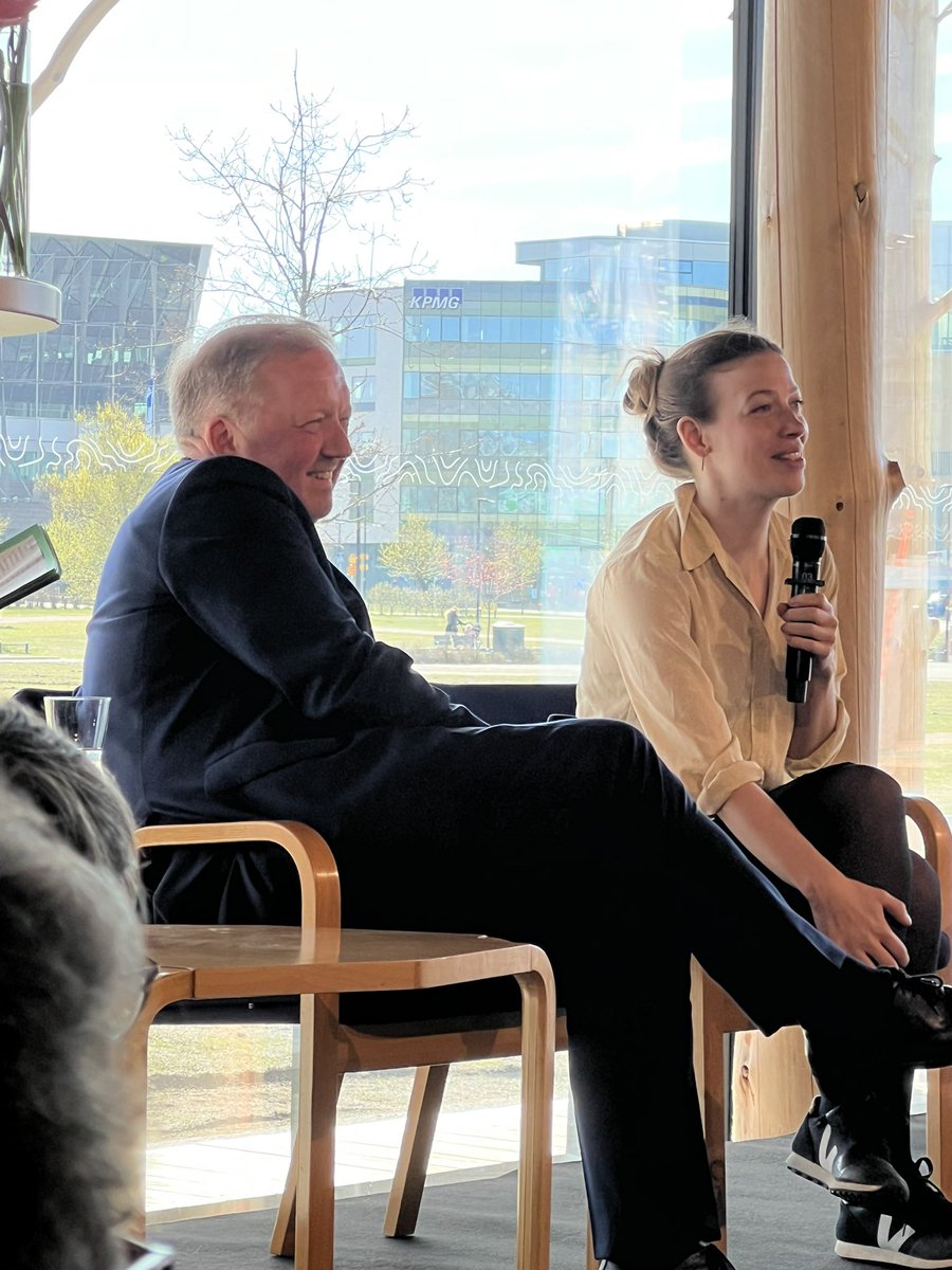 ReijaSalovaara's tweet photo. Aamupäivän teemana sivistys ja demokratia. Opetusministeri @liandersson toteaa, että sivistys on laajempaa, kuin tiedollista. Se on myös kiinnostusta ja valmiutta itselle uuteen. @SivisNYT pj @jukkatahvanaine toteaa, että oikeuden oppimiseen pitäisi olla yhdenvertaista. #sivis80 https://t.co/8lGG41Hgak