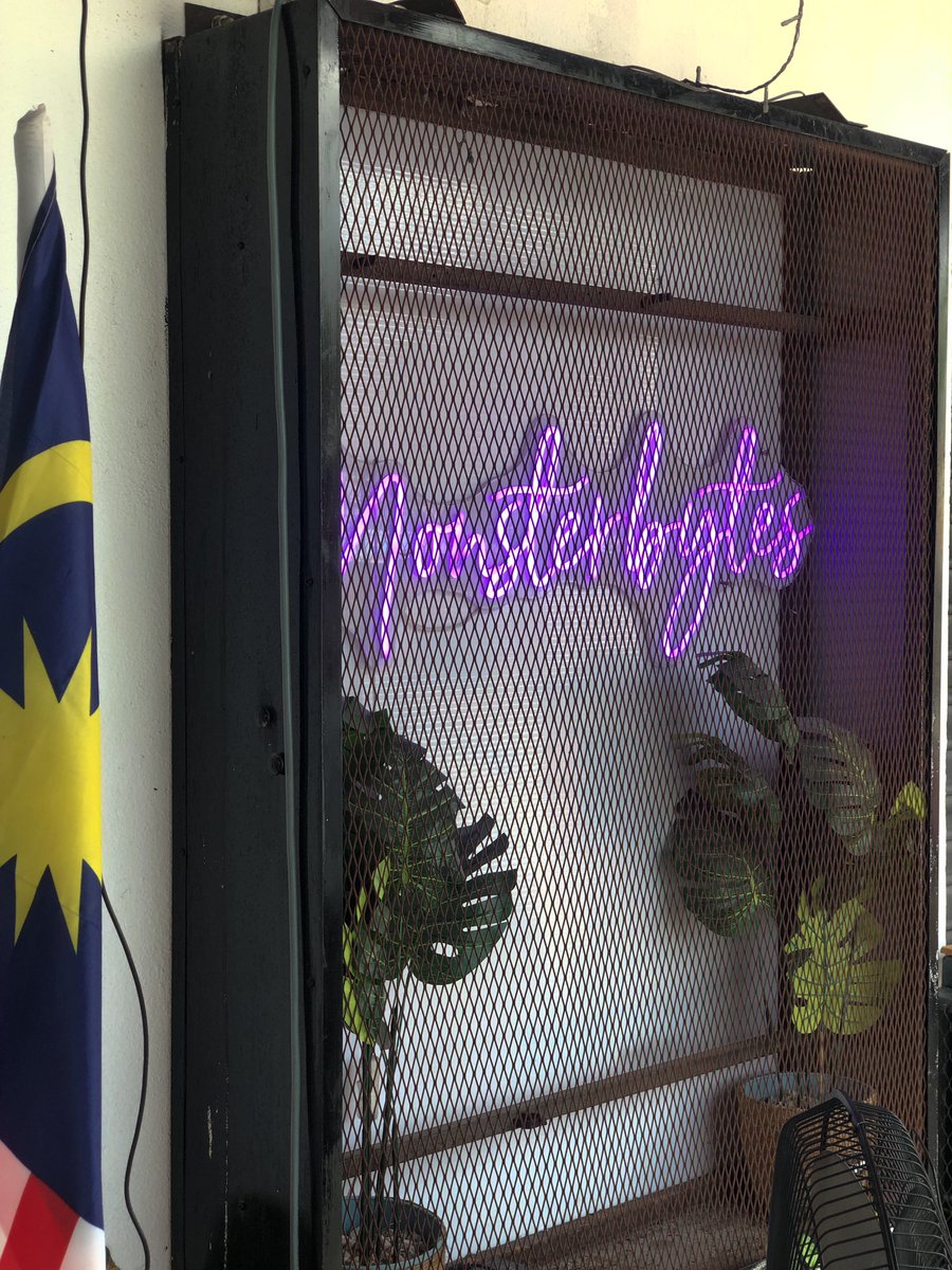 syazwisyafiq's tweet photo. Hai teman teman, mintak tolong support business kecilan saya iaitu Monsterbytes cafe terletak di Batu Caves ! Tak mintak lebih mintak tolong  RT dah kalau kelapangan masa jemput la singgah. Terima kasih ✌🏻

IG : https://t.co/E19KDPc3ry https://t.co/LUVqatL2Ji