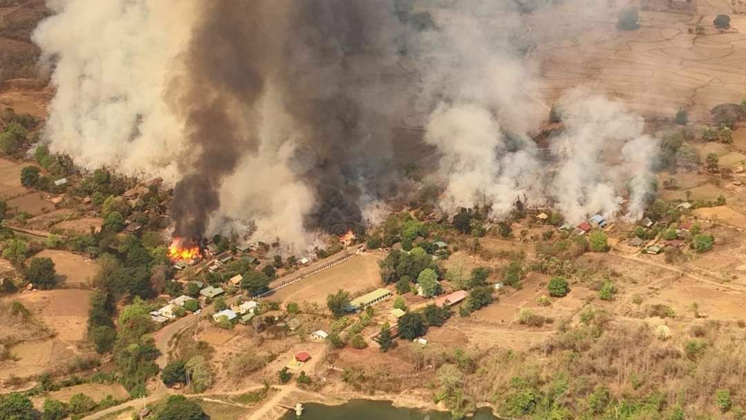 HtunA97494's tweet photo. These photos show the aftermath of Akyiban village, Hteelin tsp on 7th May after junta soldiers set fire to the residential properties.

#2023May9Coup #China_StopYourHypocrisy #WhatsHappeningInMyanmar https://t.co/F8wheWWViN