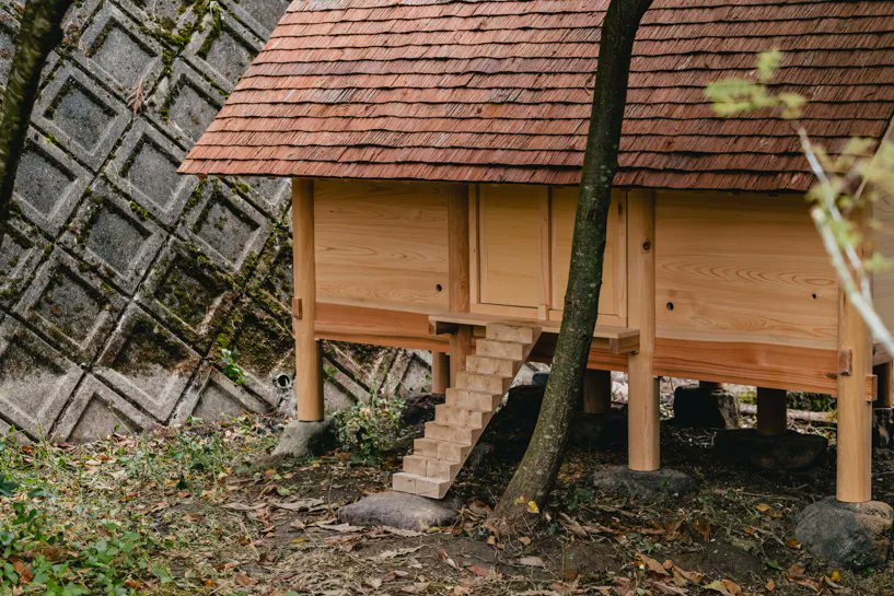 designboom's tweet photo. japanese shrine architecture informs 2m26’s zero-impact chicken coop in japan https://t.co/Q7cWcTa8Z0 https://t.co/0DsIMspSHy