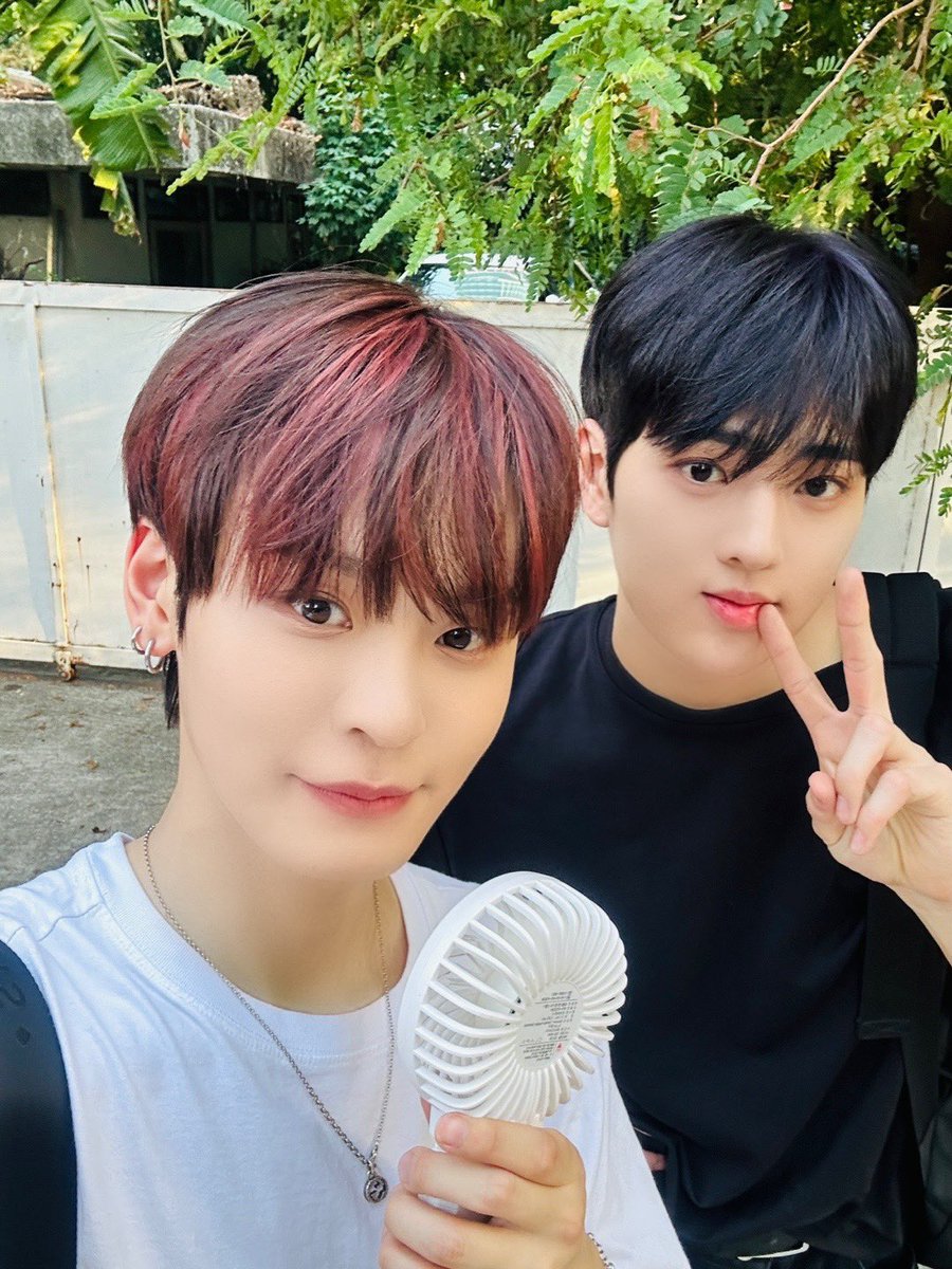 TPST_twt's tweet photo. [#은찬] 브라더 생축😎💕 https://t.co/86hJ9lMpsy