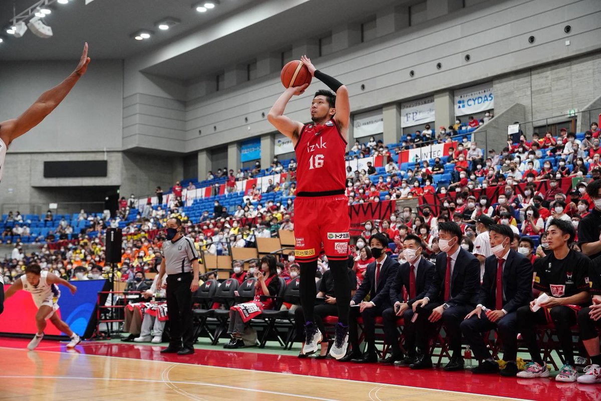 kjmts16's tweet photo. 今シーズンもたくさんの応援ありがとうございました😊ほんとに様々な出来事があったシーズンでしたが最終的にB1残留が出来てホッとしています‼️また日曜にファンイベントで皆さんに会えるのを楽しみにしています🙏

#富山グラウジーズ #toyamagrouses 
#2022-2023
#お疲れ様でした https://t.co/5MkeqNz2XT