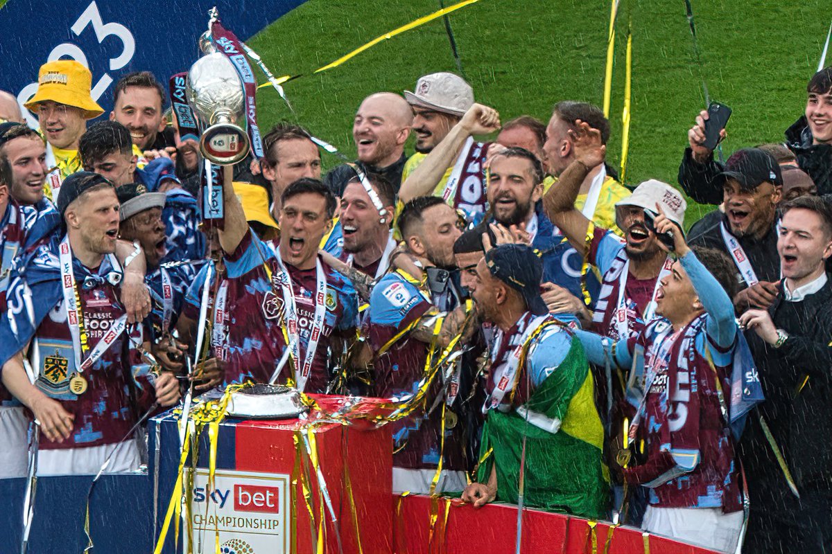 A few random shots from postmatch celebrations following our final game of the 22-23 Championship season  Instagram @mrbpix_ 
#BurnleyFC #Burnley #championes #utc #twitterclarets #thekompanyrevolutioncontinues 
Thank you <a href="/AlanPaceBFC/">Alan Pace</a> <a href="/VincentKompany/">Vincent Kompany</a> and <a href="/BurnleyOfficial/">Burnley FC</a> CHAMPIONS