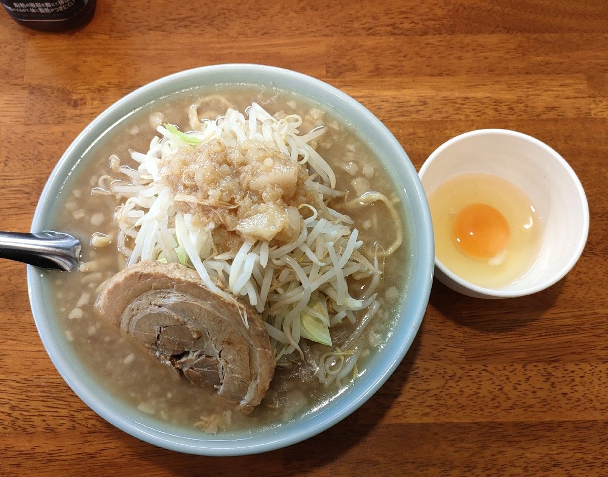 darksid45646243's tweet image. 改めて!半年毎の
ペースメーカー外来終了後
#初参戦 #行徳 #湊
#汁麺屋どっぷりしやがれ
#わしっと太麺 #並盛
追加 #生玉子
#親の仇の様な熱さ のスープ
丼のカラーからも某 #家系
の様な #二郎系 で
あっさり目で
#超絶 #うまーみん
#味付きアブラ #麺 #ヤサイ
全て半端なかったっ酢👍
@doppuri27