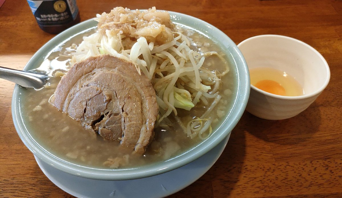darksid45646243's tweet image. 改めて!半年毎の
ペースメーカー外来終了後
#初参戦 #行徳 #湊
#汁麺屋どっぷりしやがれ
#わしっと太麺 #並盛
追加 #生玉子
#親の仇の様な熱さ のスープ
丼のカラーからも某 #家系
の様な #二郎系 で
あっさり目で
#超絶 #うまーみん
#味付きアブラ #麺 #ヤサイ
全て半端なかったっ酢👍
@doppuri27