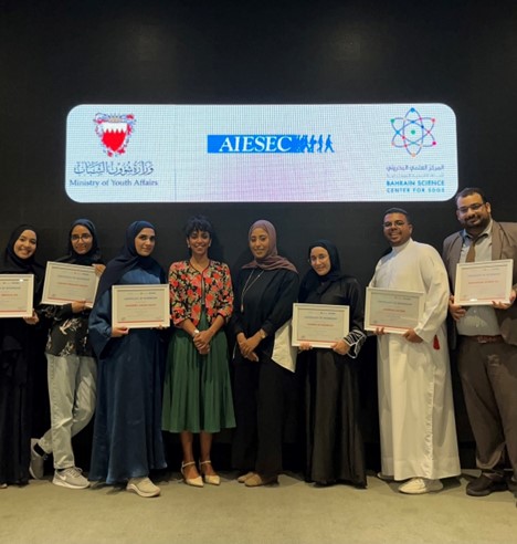 بالتعاون مع منظمة ايزك البحرين
المركز العلمي يوفر 6 فرص تدريبية للمشاركين في برنامج Heading for the Future