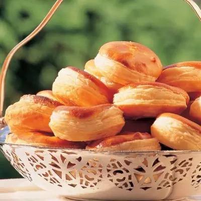 DeliaOnline's tweet photo. #recipeoftheday - Richmond Maids of Honour https://t.co/hb1EK0QUh6 #littlecakes #homemade #baking #pastry #lemoncurd #richmondpalace https://t.co/HTajjZwgsS