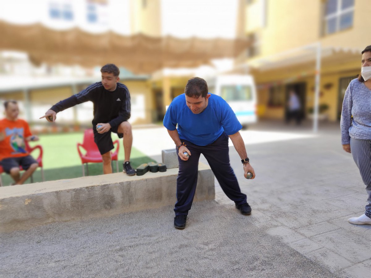HospitalariasGr's tweet photo. III Torneo de petanca. Fomentando el #ocio y el #deporte en personas que necesitan más apoyos. Centro de Día #Realidad2003 #diversidadfuncional #discapacidadintelectual ¿Conoces nuestro Club Deportivo? https://t.co/8ntOPiJKGx https://t.co/tl03Z4qUBd