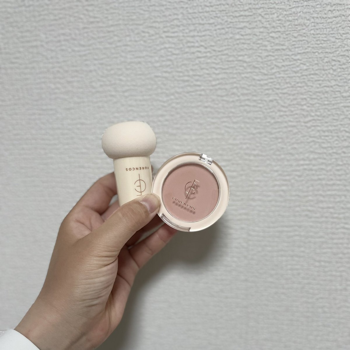 imokachan_'s tweet image. FORENCOS BARE BLUSHER 05
ラブローンを頂いたので使ってみました🌸

ナチュラルな発色でイエベでもブルベでも使いやすい色でした~
LOFTで購入出来るので是非チェックしてみてください👀

#FORENCOS #チーク #桜メイク　#春メイク #ブロッサムコスメはFORENCOS