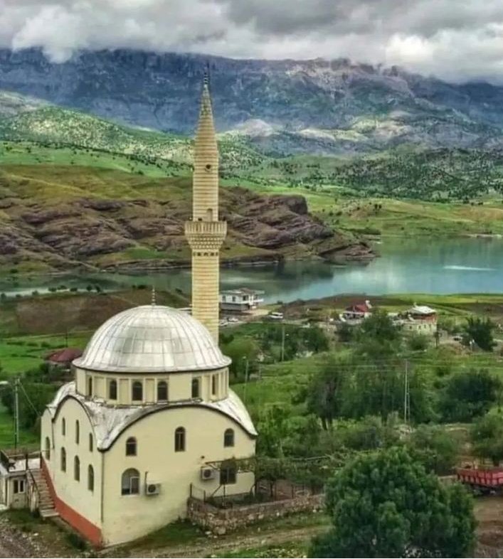 #DuaOrdusu ‘nun askerleri. Gün, her günkü gibi BİR olma zamanı. DUÂ zamanı.
Her gün sabah akşam 3'er kere Besmele ile;
“Bismillâhillezî lâ-yedurru me’asmihî şey’ün fil-erdı velâ fissemâi ve hüves-semî’ul’alîm”
okuyalım. Her zamanki gibi bu twitin altında buluşalım.