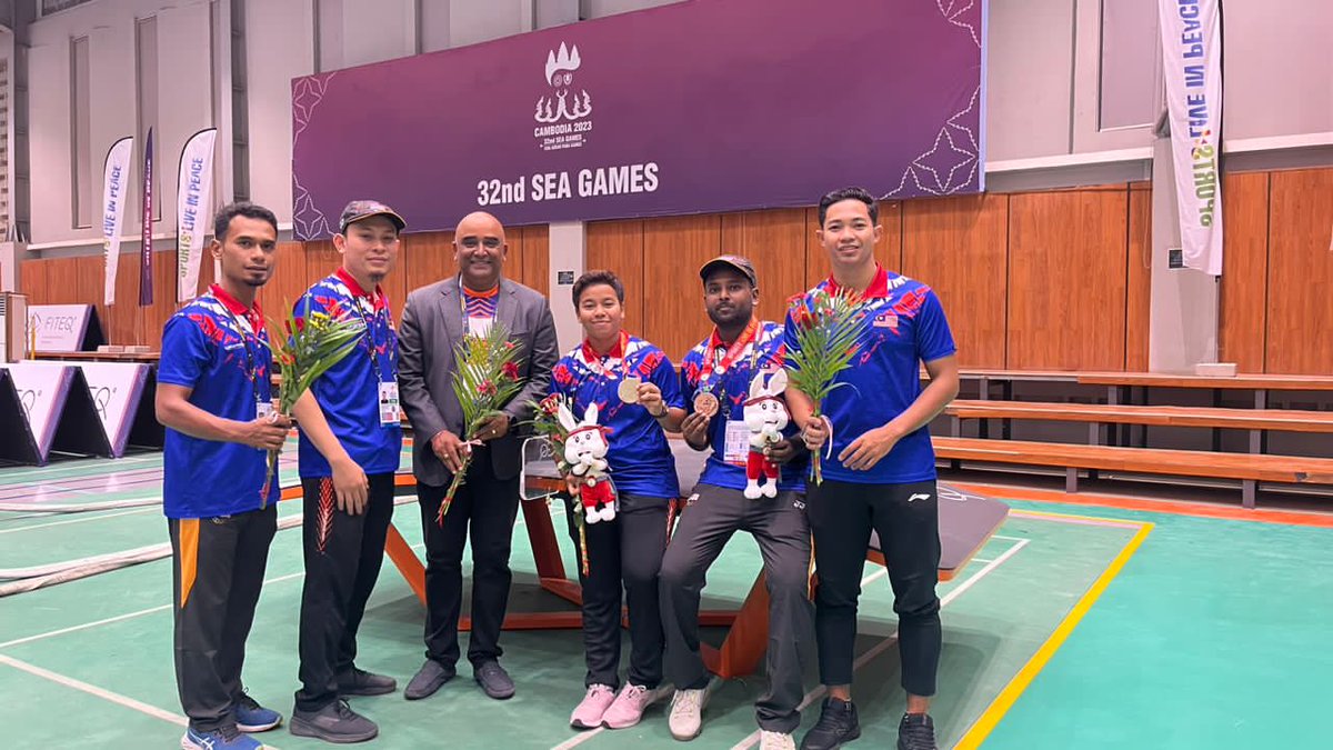 kjsiva7's tweet photo. Congrats Men and Womens Singles  for winning the Bronze Medals at the 32nd Sea Games Cambodia 2023 . 
@KBSMalaysia 
@MSNMALAYSIA 
@hannahyeoh 
@fiteqball 
#malaysiateqballassociation https://t.co/KeEn8BKgke