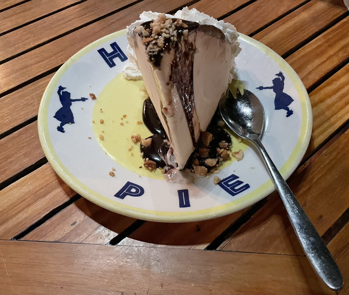 RoamingKat's tweet image. When you decide to skip the main meal and proceed straight to the yummo dessert. 😋🍨🥧