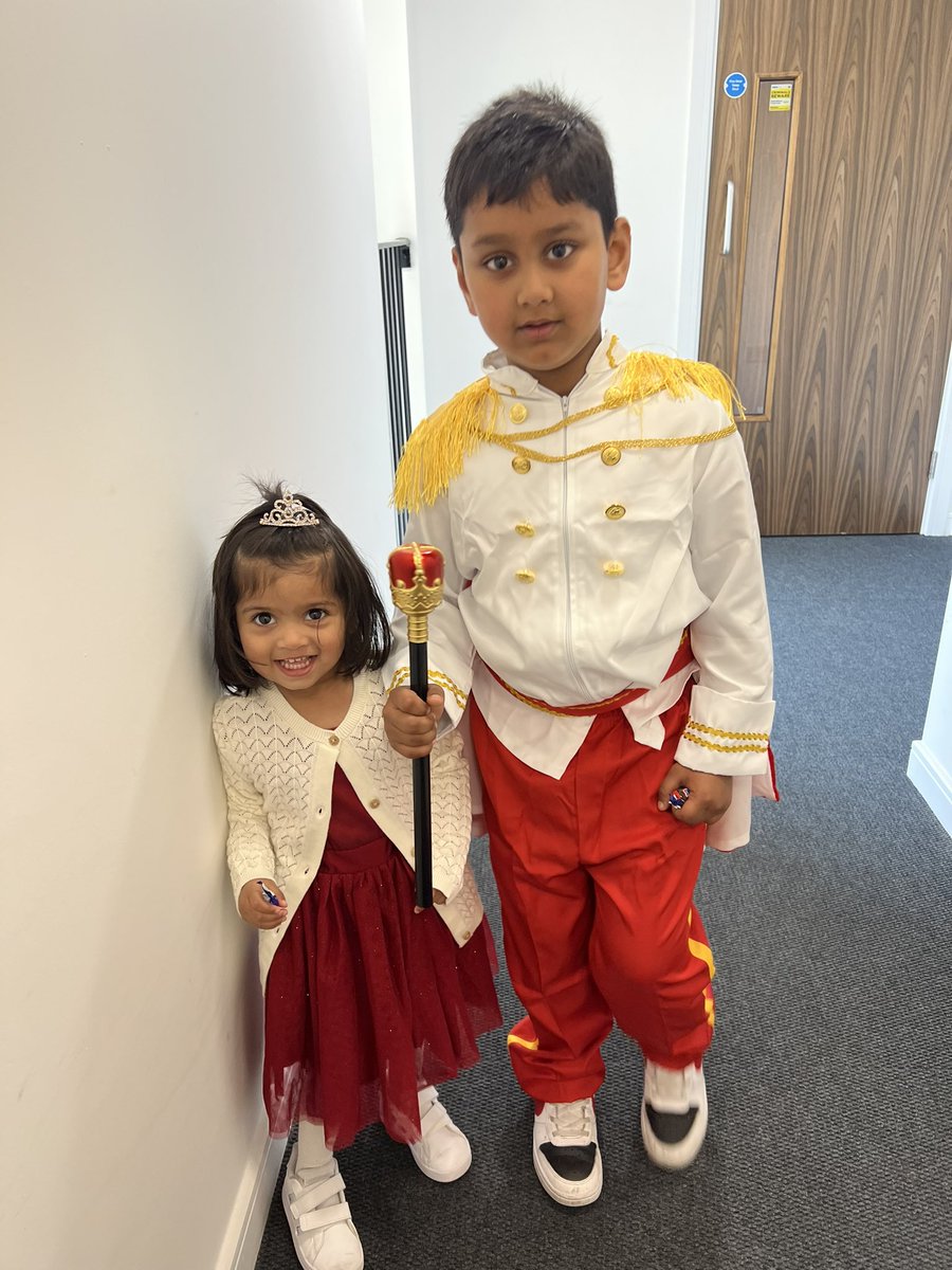 pritin14's tweet photo. @lakshmiTVI @tvi @chestnutnursery
Coronation ready !!
Dressed as kings and queens 🤴 queen 👸 https://t.co/LCL7MAQpuq